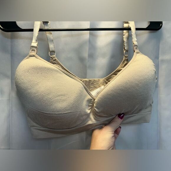 Gilligan & O'Malley Light Beige Wirefree Nursing Bra - Picture 4 of 9
